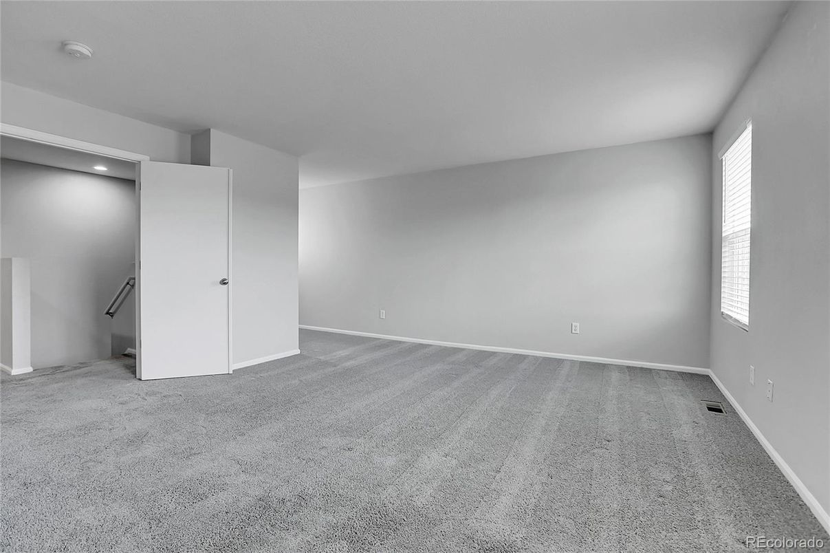 Empty room, Interior, Recessed Lighting
