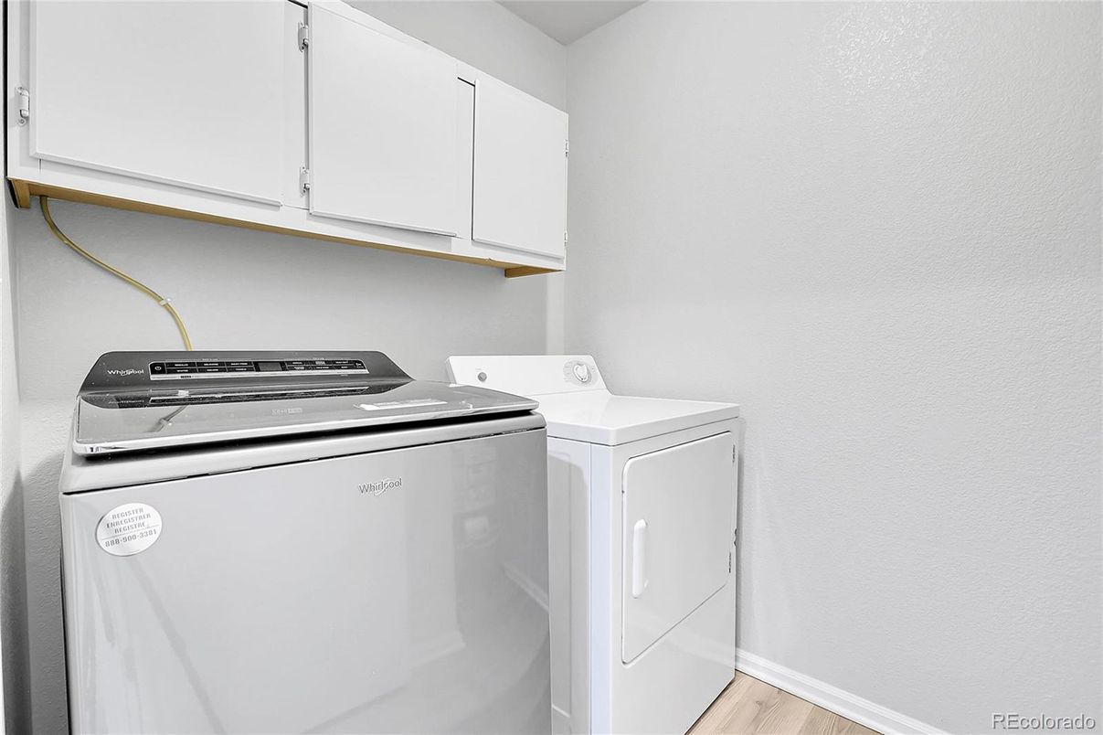 Interior, Washer, Wood Texture Flooring