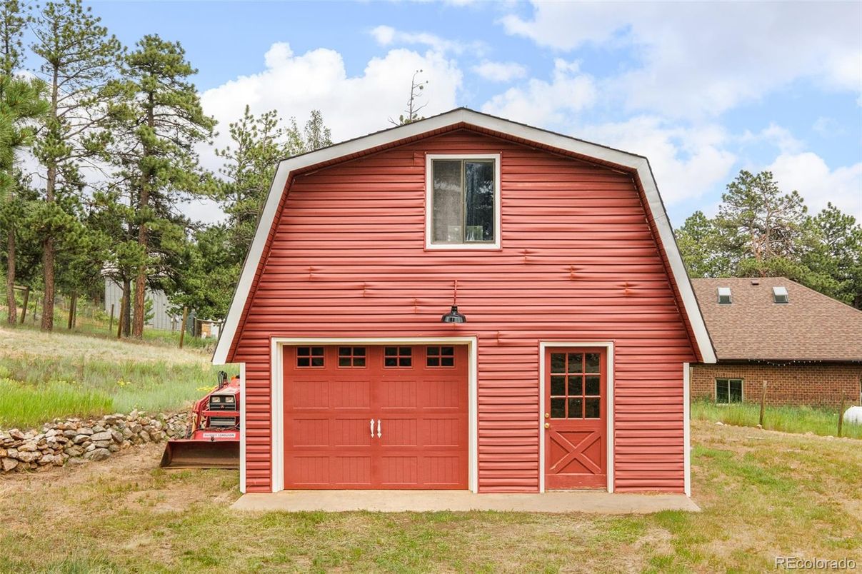 Backyard, Detached Garage, Exterior