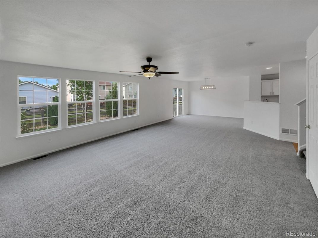 Empty room, Interior, Recessed Lighting