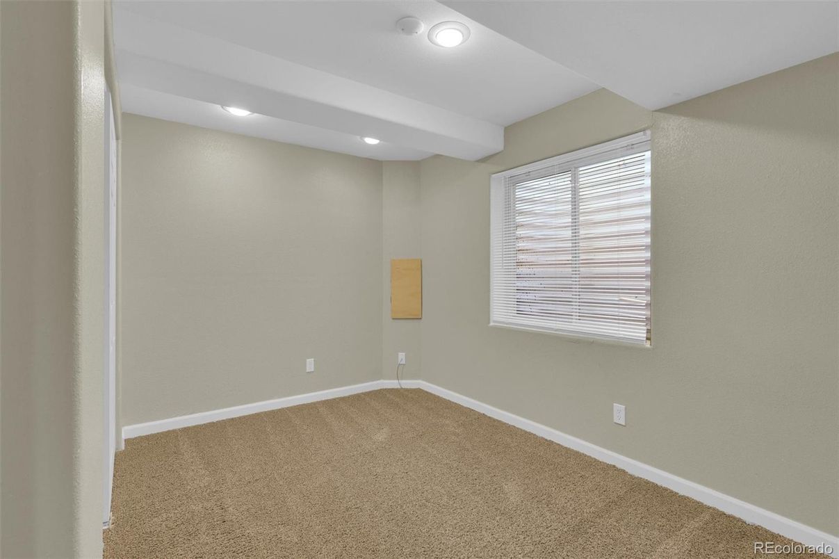 Empty room, Interior, Recessed Lighting