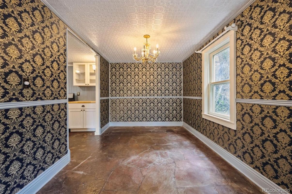 Chandelier, Empty room, Interior