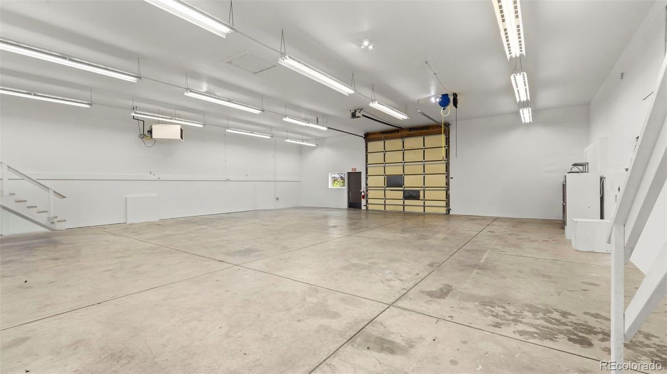 Garage, Interior