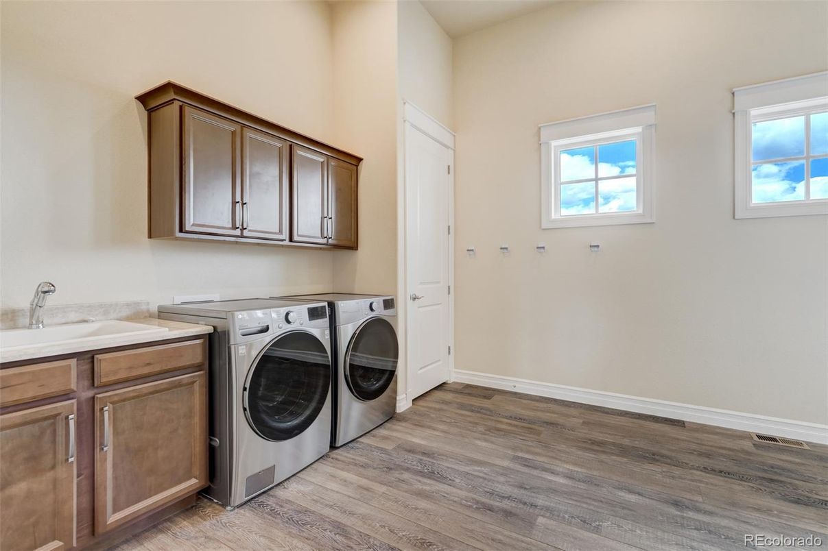 Interior, Washer, Wood Texture Flooring