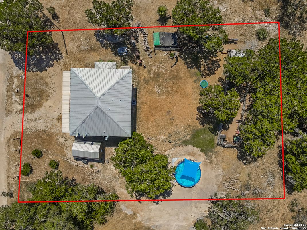 Exterior, Drone