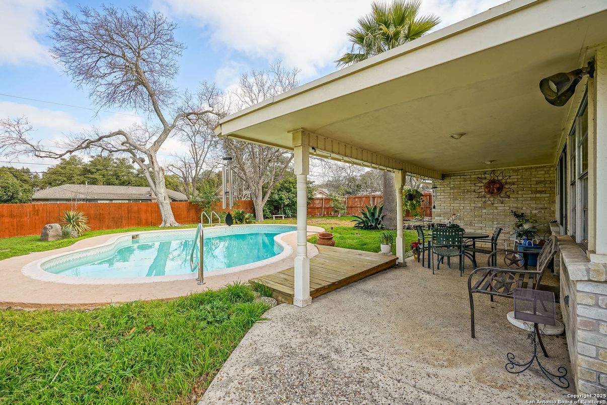 Exterior, Pool