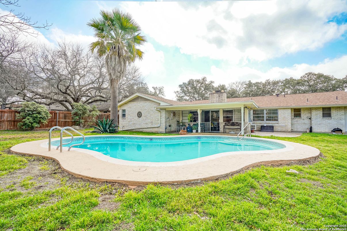Exterior, Pool