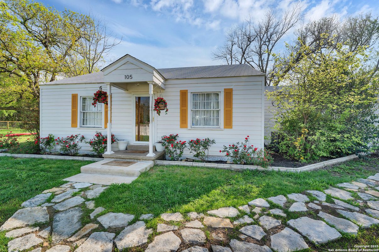Backyard, Exterior, Facade, Cape Cod
