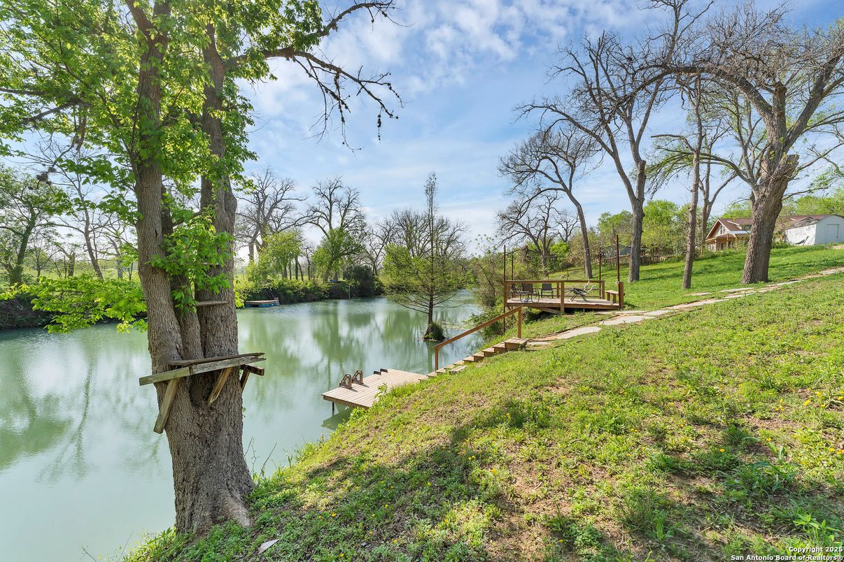 Exterior, Lake