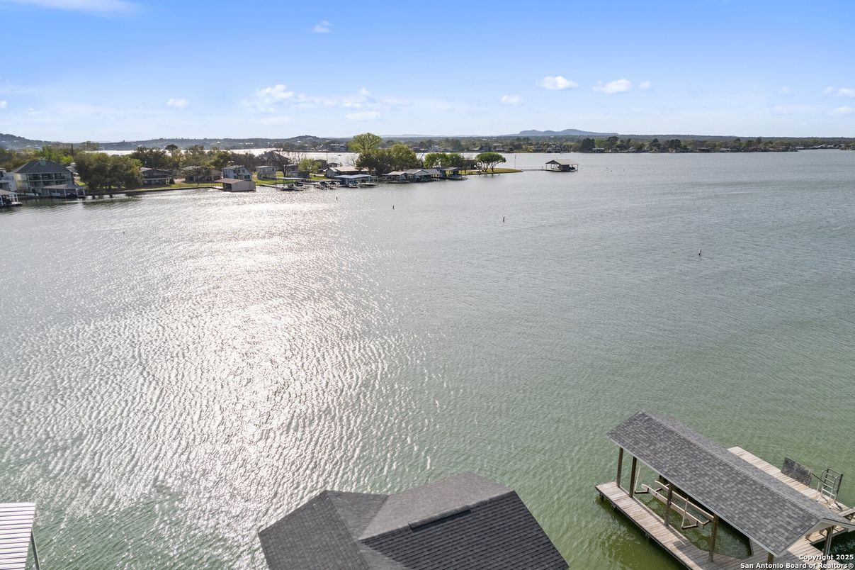 Exterior, Lake