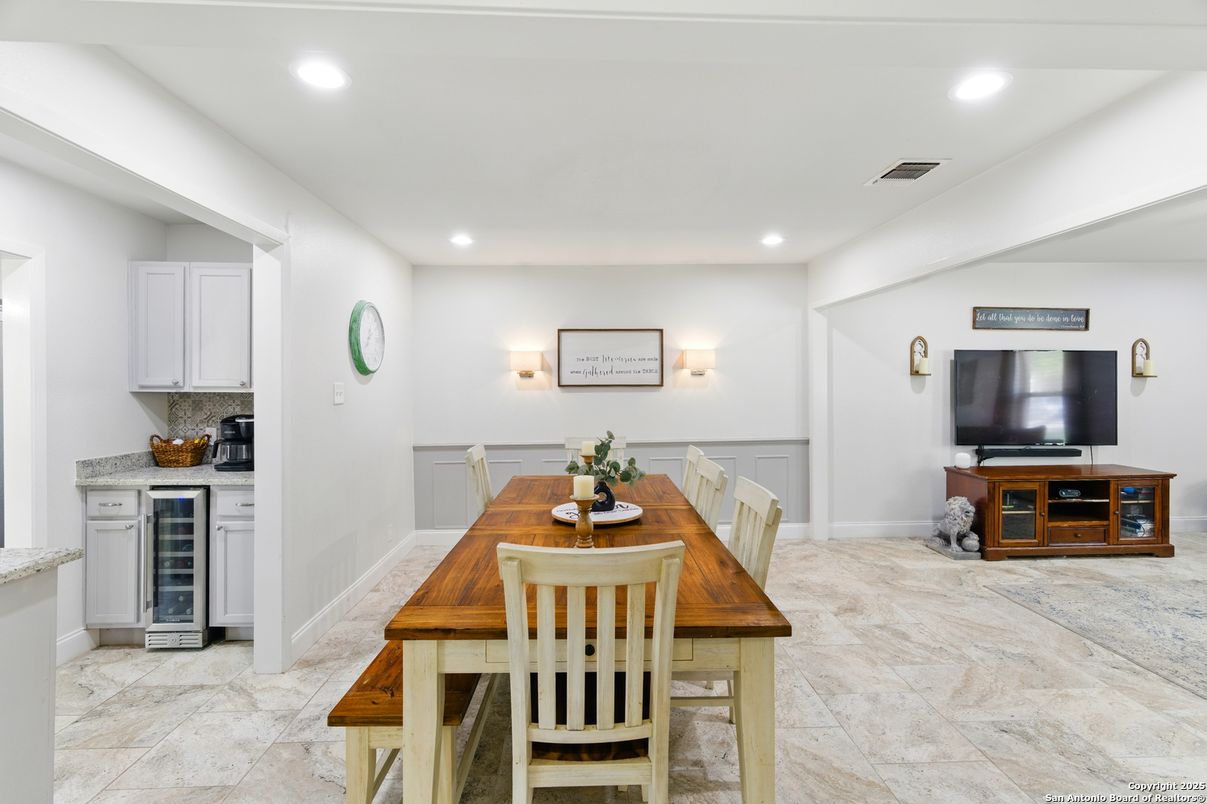 Dining room, Interior, Recessed Lighting