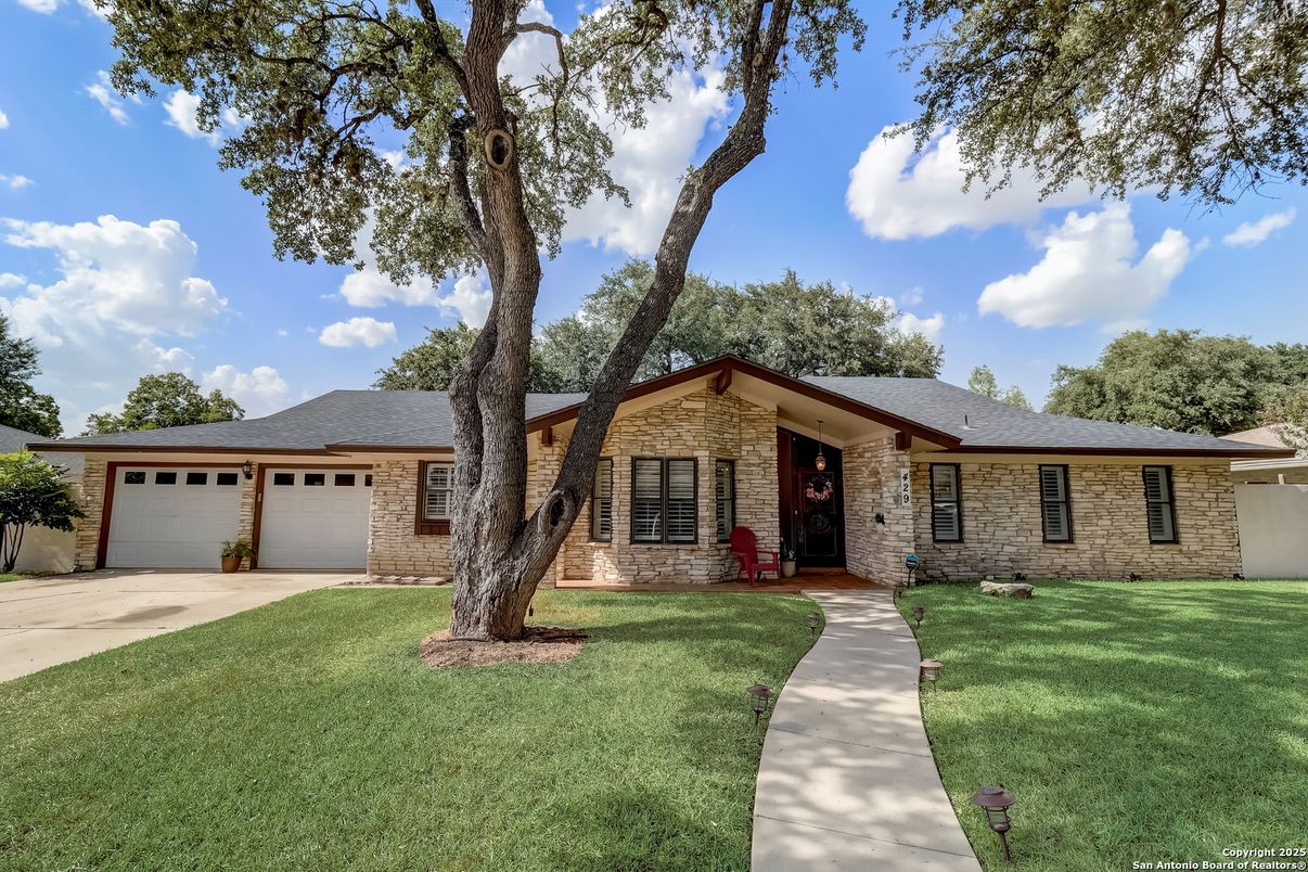 Attached, Exterior, Facade, Brick Facade, Ranch
