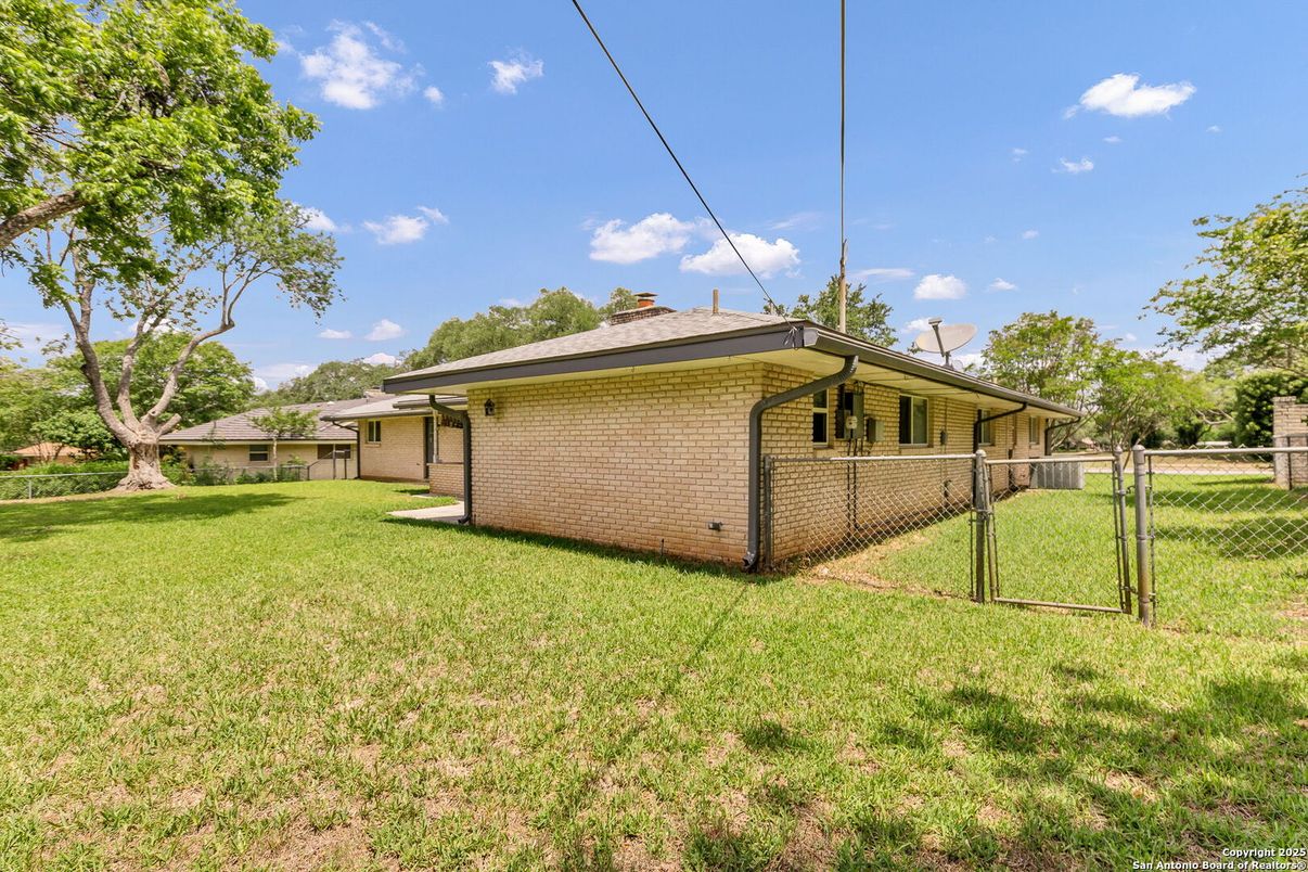 Backyard, Exterior