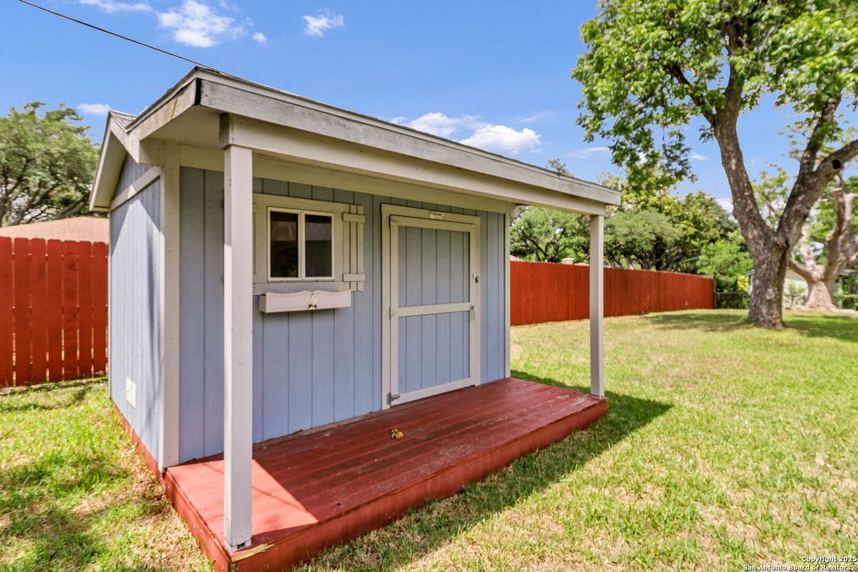 Backyard, Exterior