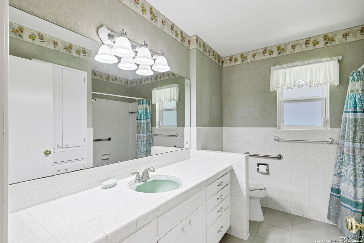 Bathroom, Interior, Tile Countertops