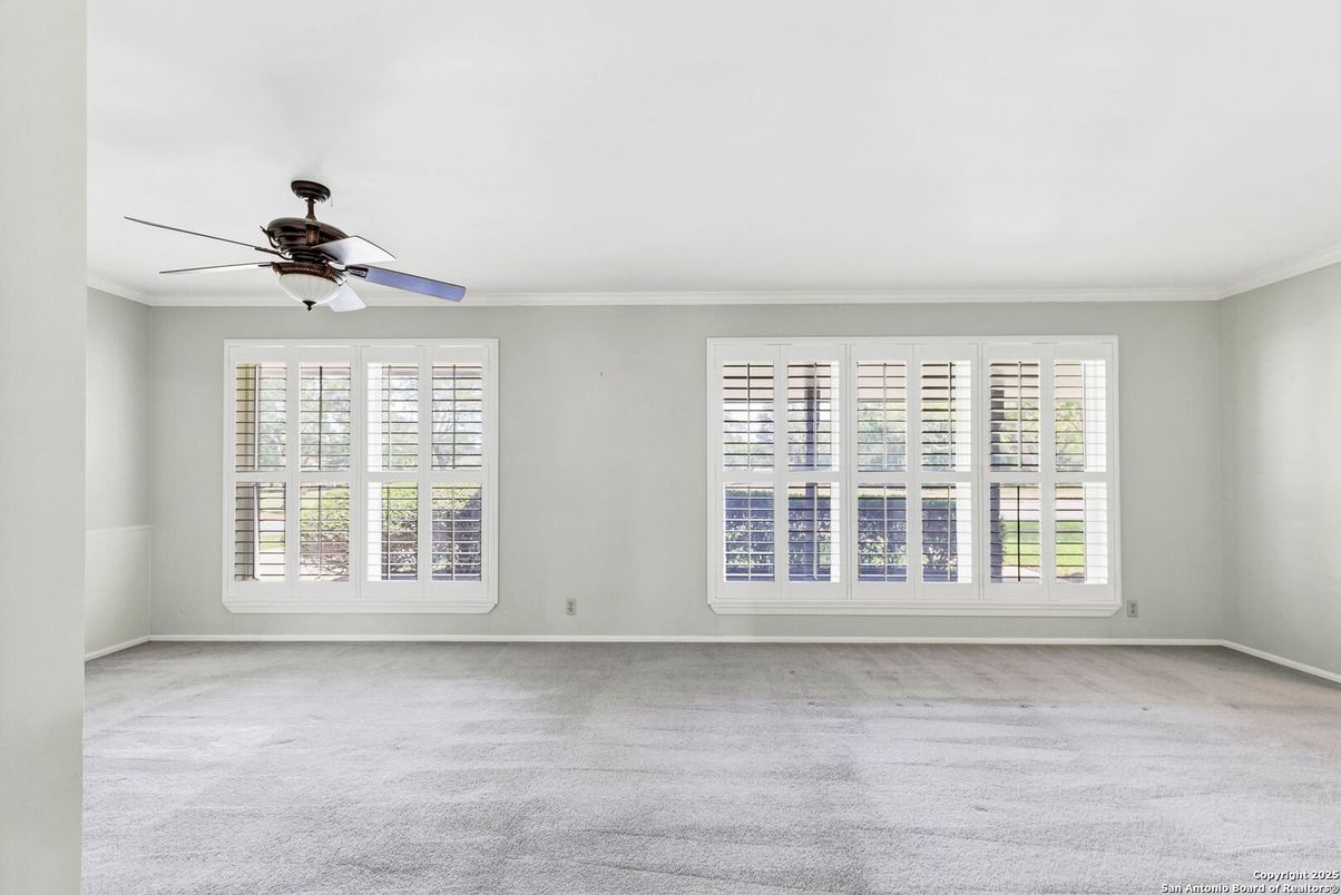Empty room, Interior