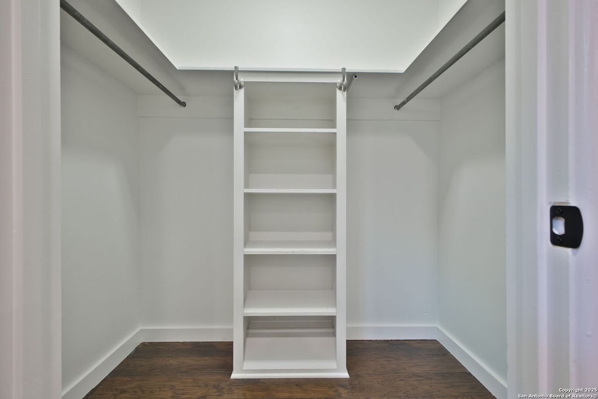 Interior, Walk-in Closets, Wood Texture Flooring