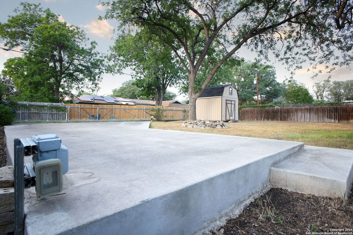 Backyard, Exterior
