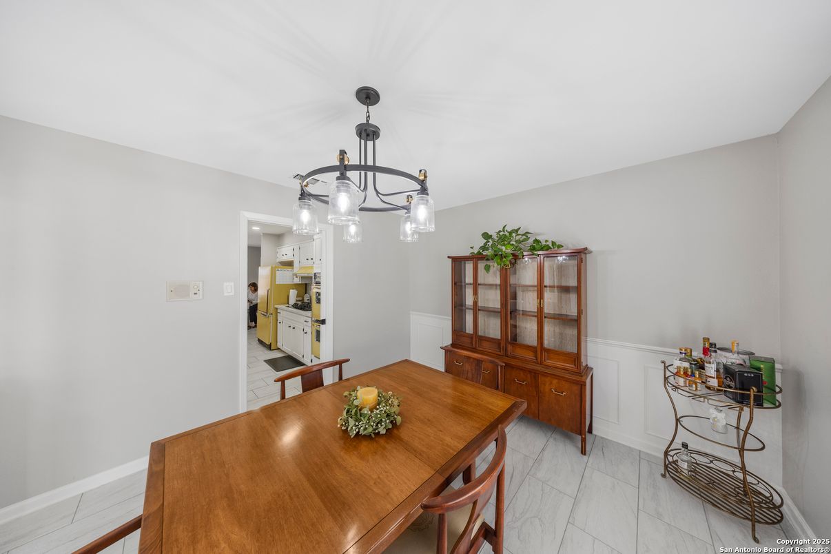 Chandelier, Dining room, Interior, Pendant Lights