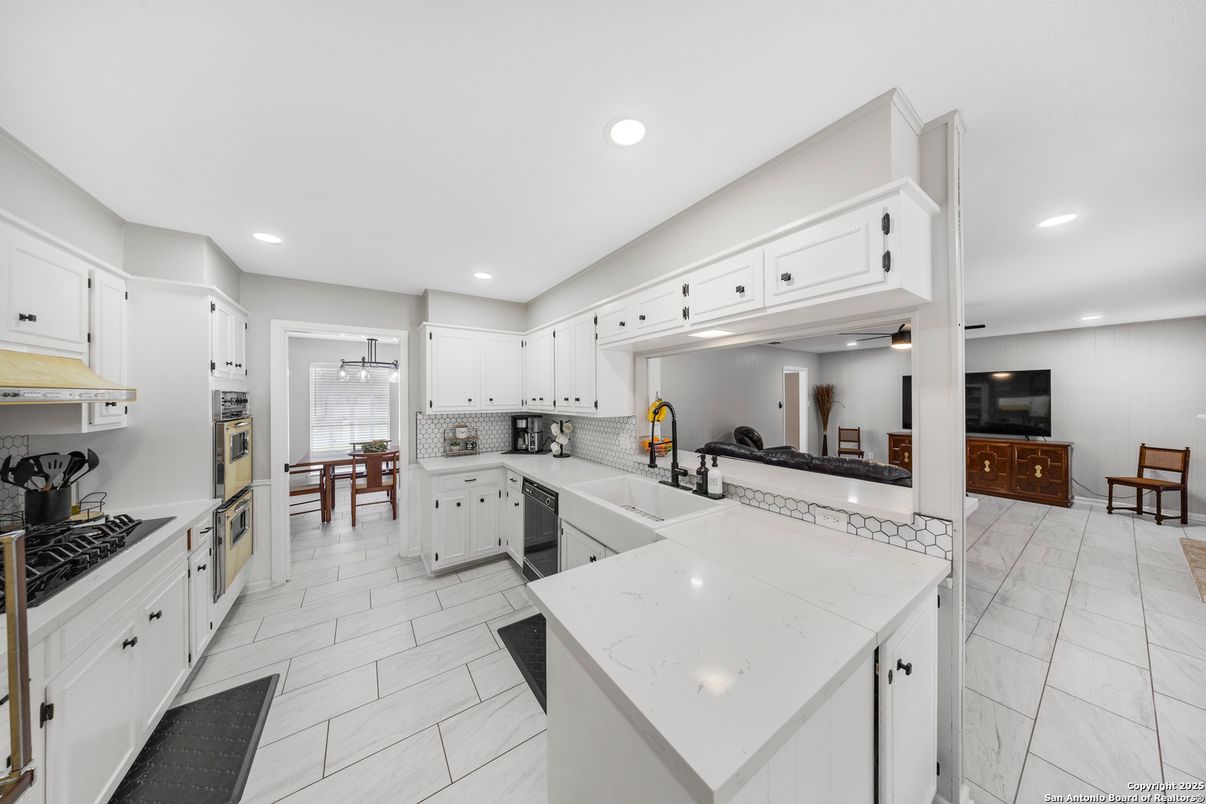 Dining room, Interior, Kitchen, Recessed Lighting