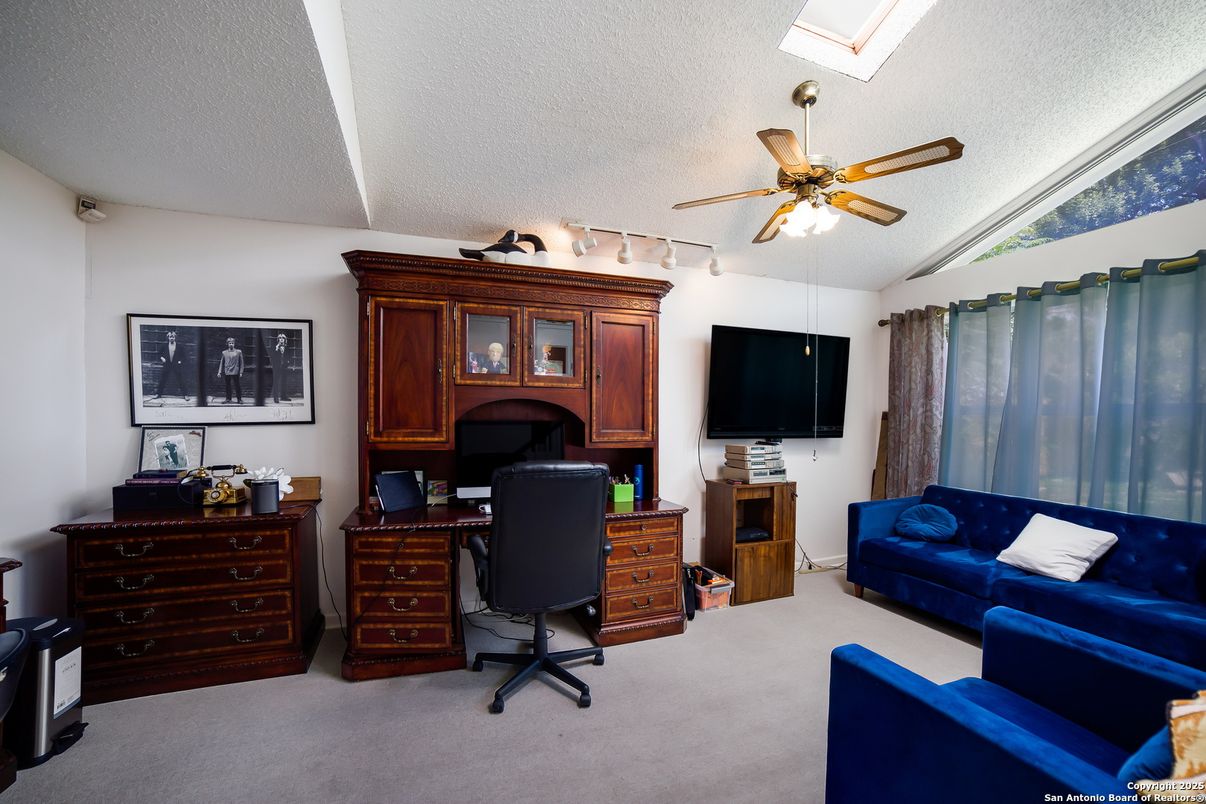 Home Office, Interior