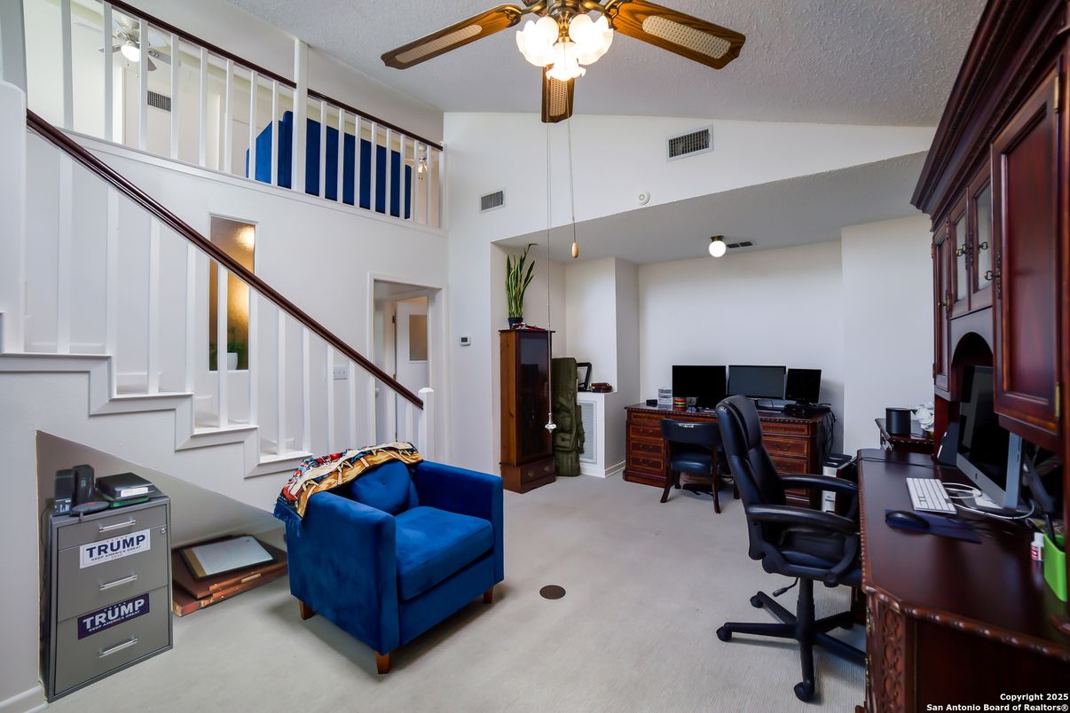 Home Office, Interior