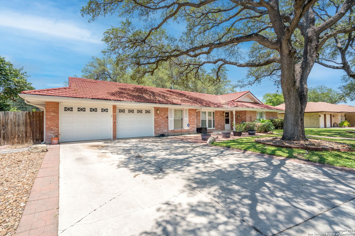 Attached, Exterior, Facade, Brick Facade, Ranch