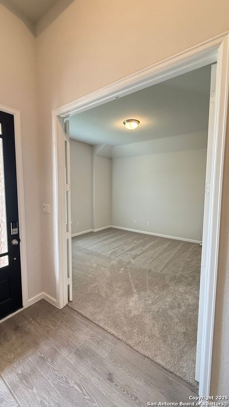 Empty room, Interior