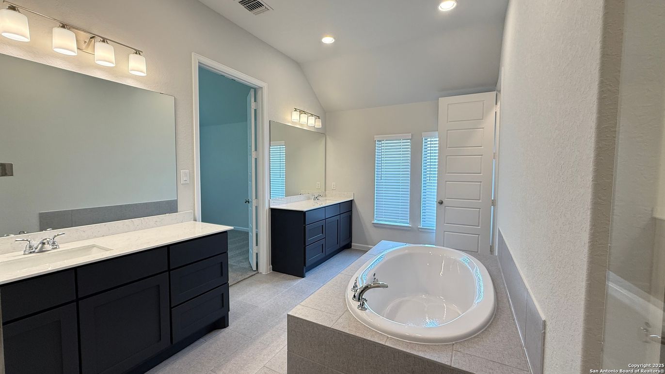 Bathroom, Dual Sink Vanities, Interior, Recessed Lighting