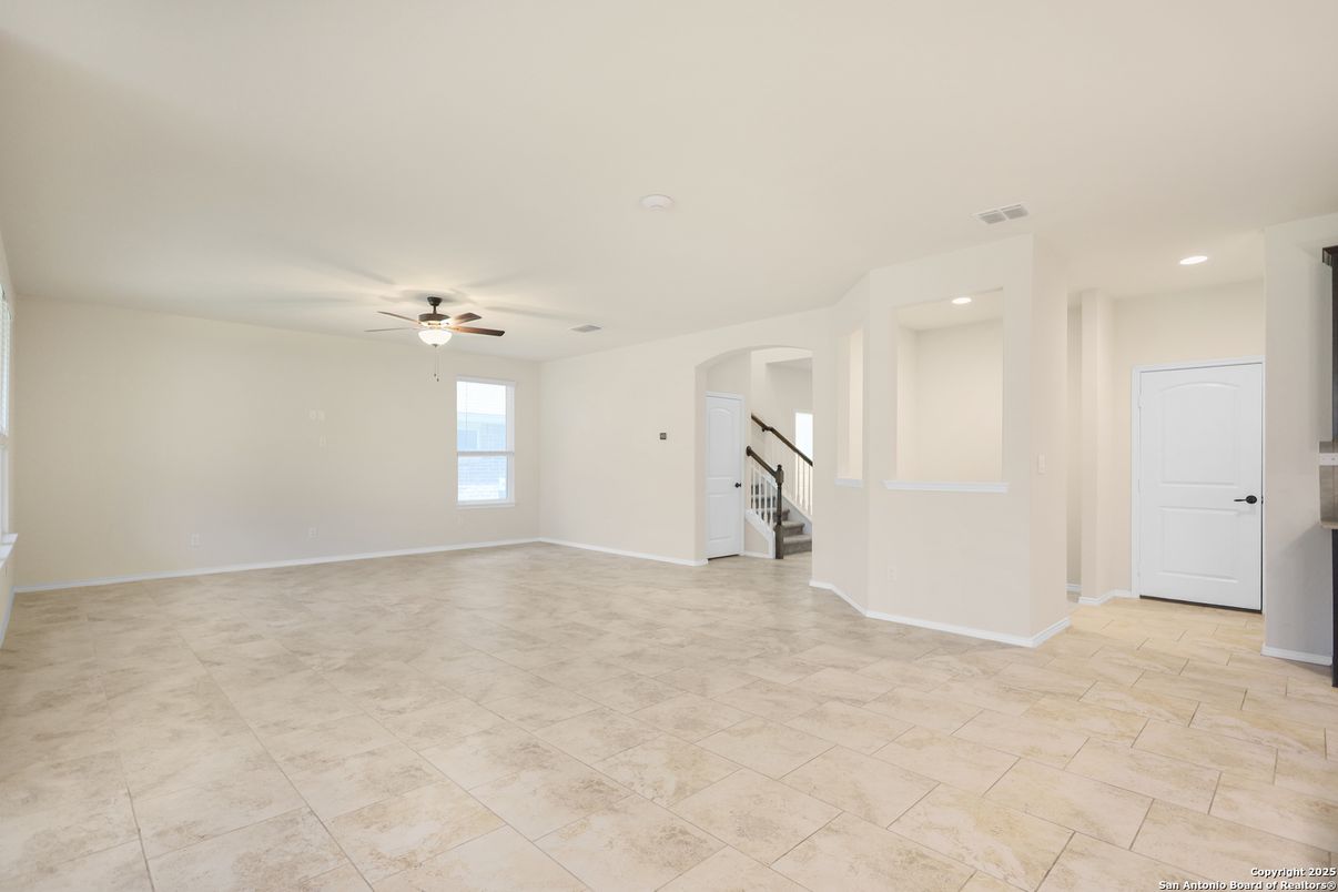 Empty room, Interior, Recessed Lighting