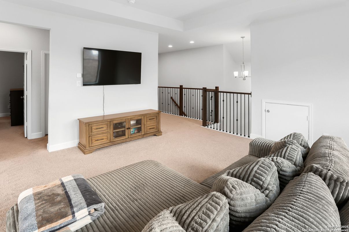 Interior, Living room, Pendant Lights, Recessed Lighting