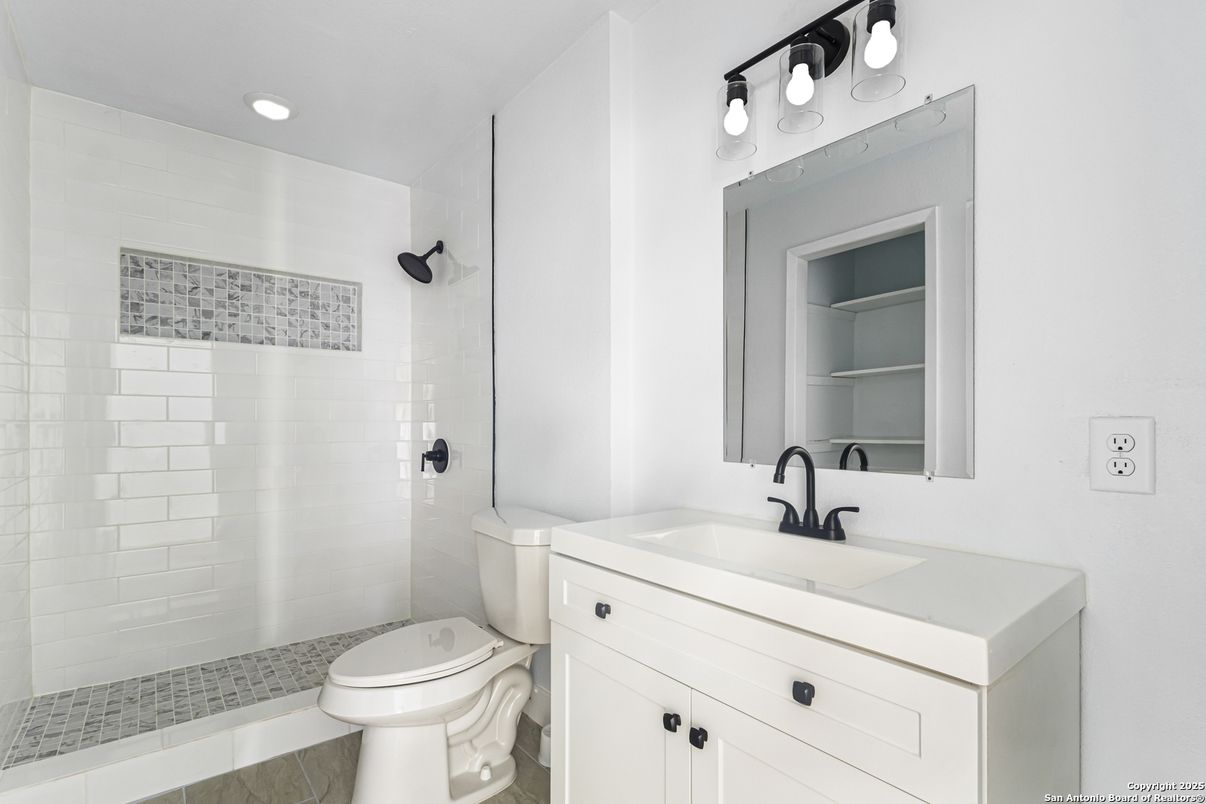 Bathroom, Interior, Recessed Lighting