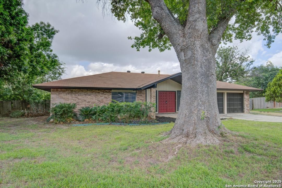 Attached, Backyard, Exterior, Facade, Brick Facade, Ranch