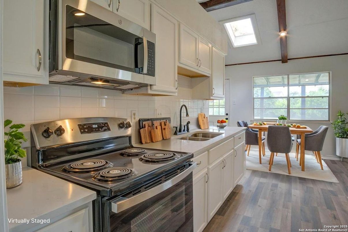 Dining room, Interior, Kitchen, Stainless Steel Appliances, Wood Texture Flooring