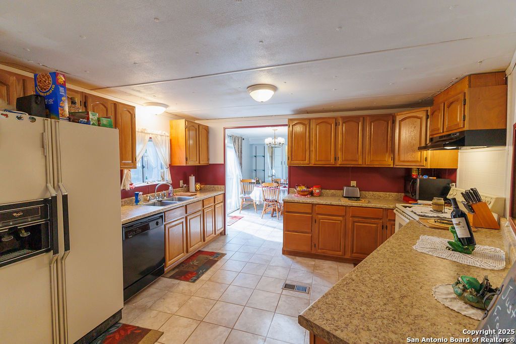 Chandelier, Dining room, Interior, Kitchen