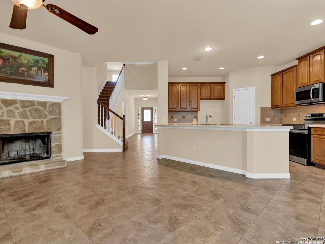 Fireplace, Interior, Kitchen, Recessed Lighting