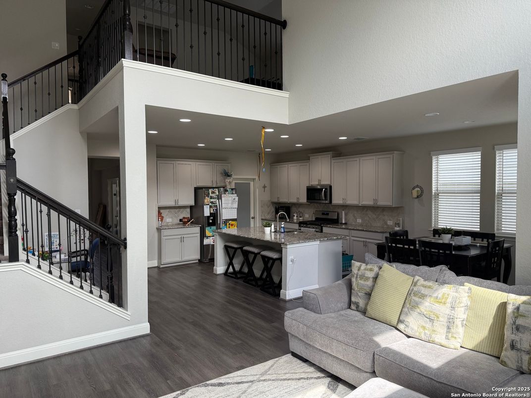 Dining room, Interior, Kitchen, Recessed Lighting, Wood Texture Flooring
