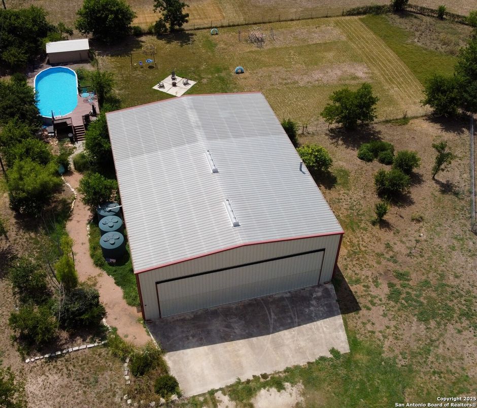 Exterior, Drone