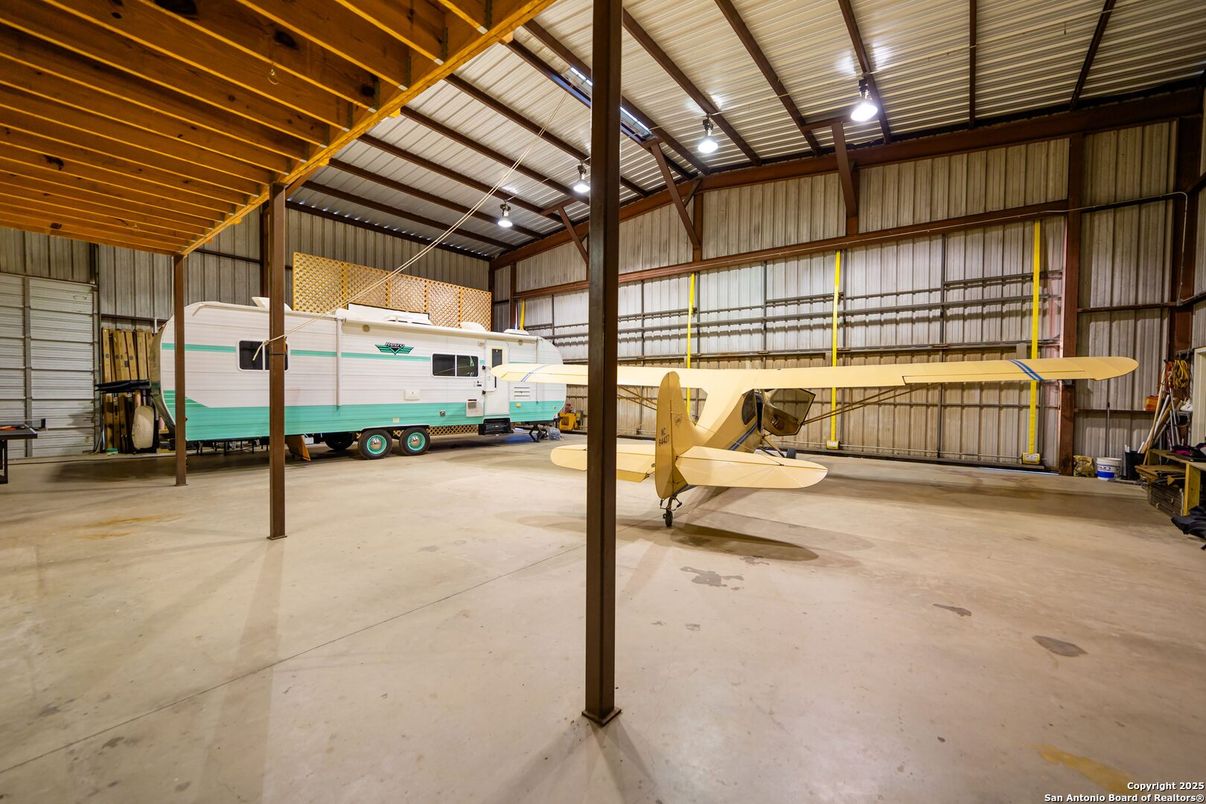Garage, Interior, Wooden Beams
