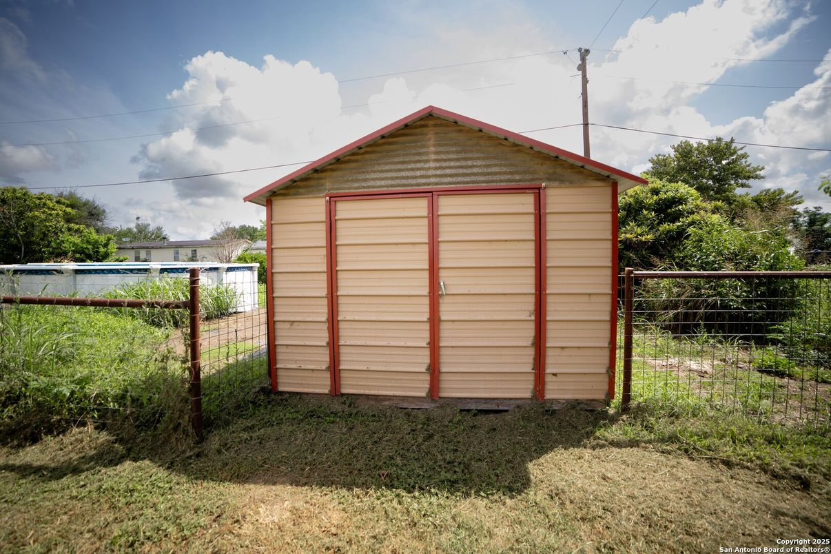 Detached Garage, Exterior
