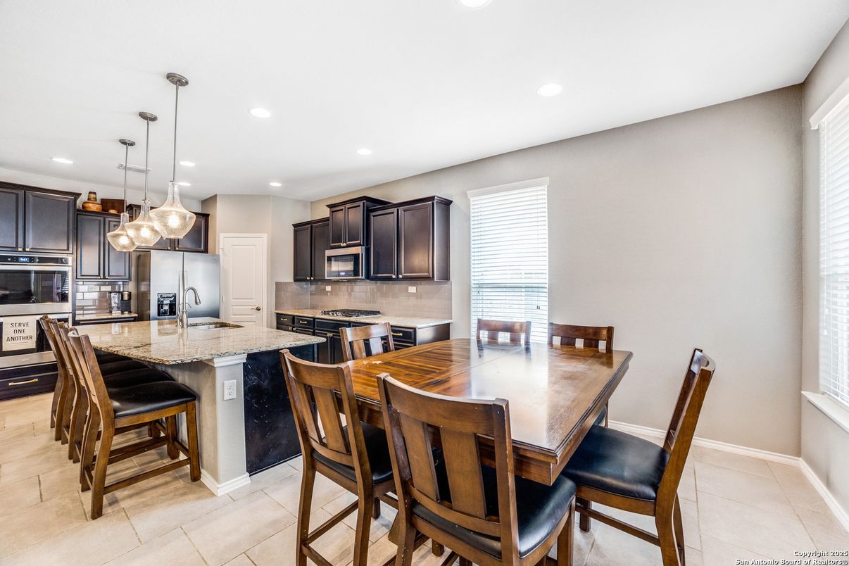 Dining room, Interior, Kitchen, Pendant Lights, Recessed Lighting, Stainless Steel Appliances