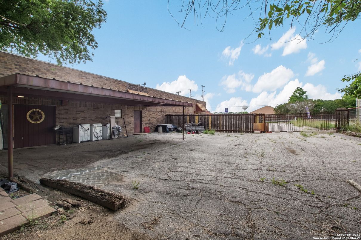 Backyard, Exterior