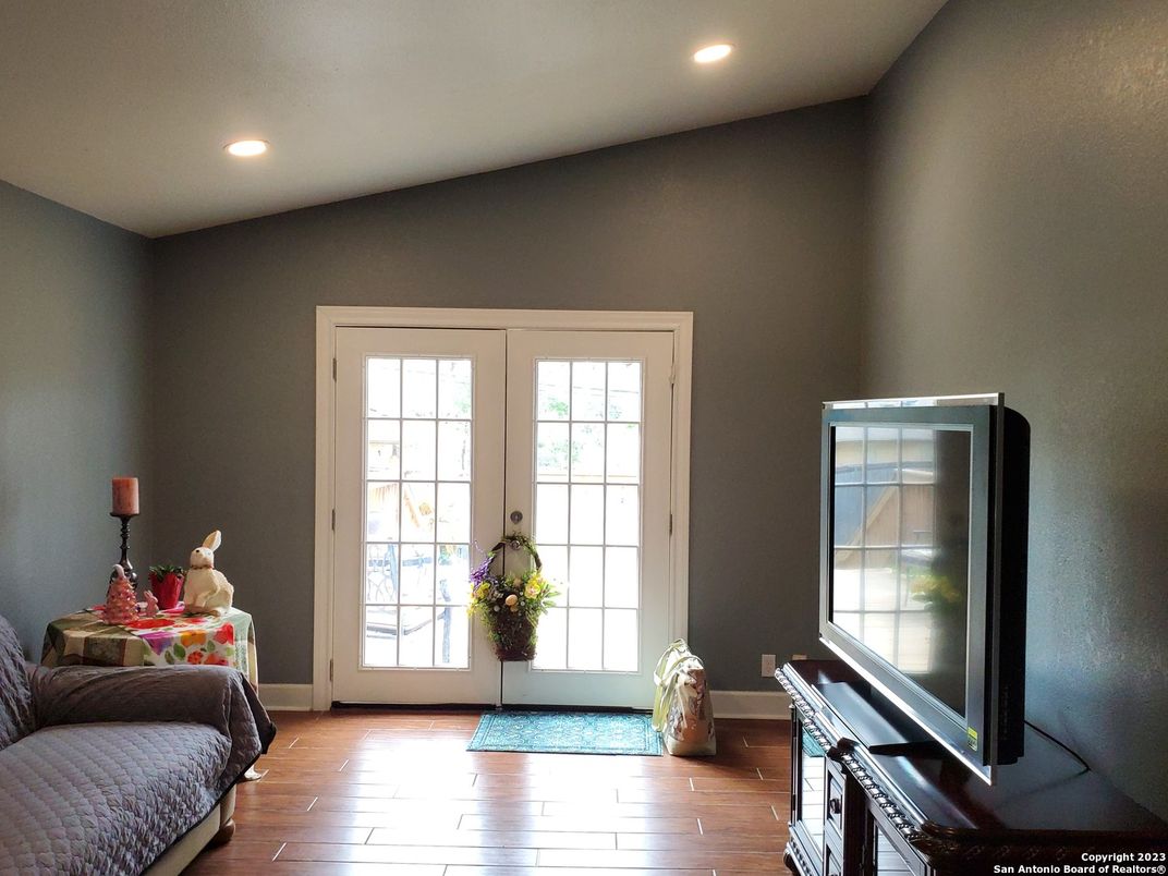 Interior, Recessed Lighting, Wood Texture Flooring
