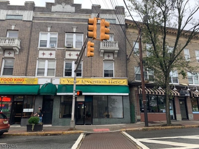 Exterior, Facade, Brick Facade, Rowhouse