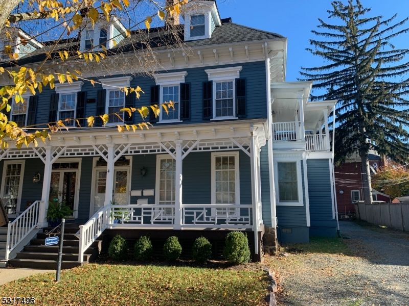 Exterior, Facade, American Foursquare