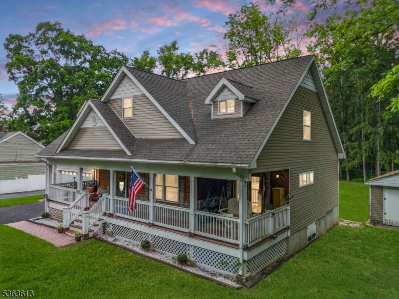 Backyard, Exterior, Facade, Queen Anne Victorian