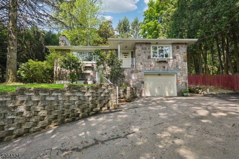 Attached, Exterior, Facade, Raised Ranch