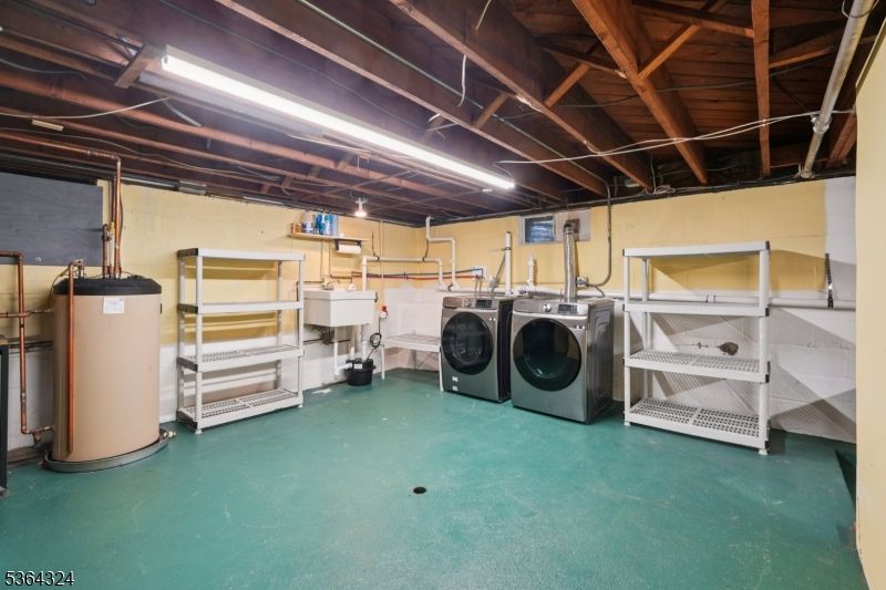 Interior, Washer, Wooden Beams