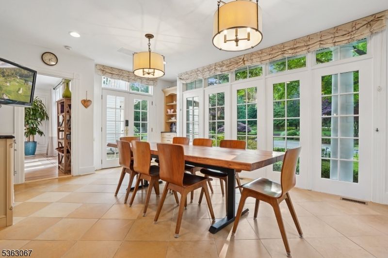 Dining room, Interior, Pendant Lights, Recessed Lighting