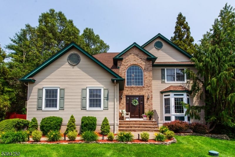 Exterior, Facade, Brick Facade, Brick Traditional